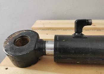 CAT TH 330 {Cylinder hydrauliczny kompensacyjny}
