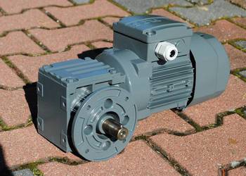 Motoreduktor kątowy 0.25kw. 33obr./min. z hamulcem, firmy SEW.