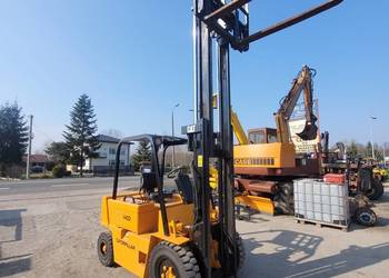 Wózek widłowy CATERPILLAR V40D 2000kg przesuw 3.3m