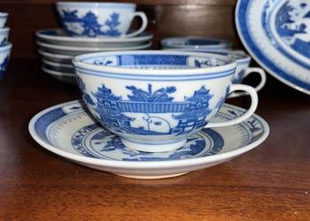 Filiżanka z lat 70, 80 XX wieku. Made in China. Z kobaltowymi pagodami.