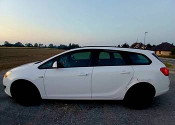 Sprzedam Opel Astra 2016 rok niski przebieg 99600km