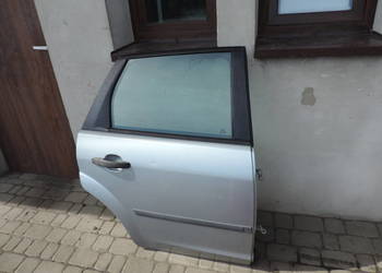 FORD FOCUS MK2 KOMBI DRZWI PRAWY TYŁ KOLOR D1