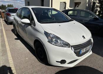 Peugeot 208 1,4 hdi 2013 osobowy klimatyzacja