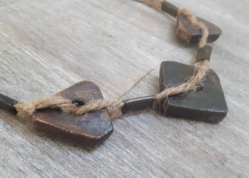 Naszyjnik ceramiczny ręcznie wykonany.