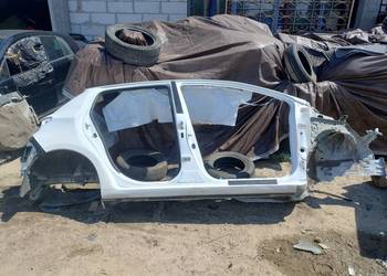 Ćwiartka Prawa Przednia Lak.040 Toyota Yaris III Lift 5 D