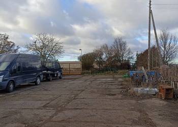 Plac do wynajęcia, powierzchnia od 500m2 do 1550m2.