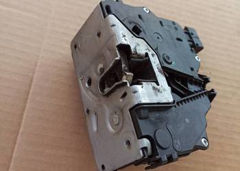 ZAMEK DRZWI LEWY PRZÓD OPEL CORSA D MERIVA B 13258271
