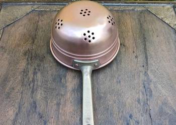 Małe miedziane sitko durszlak z mosiężną rączką śred. 12 cm