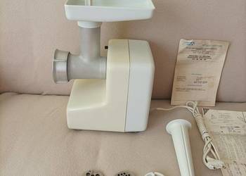 Stara zabytkowa maszynka do mielenia mięsa Predom Zelmer typ 86 z PRL-u