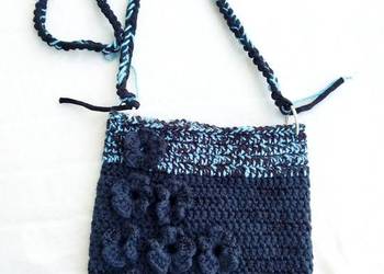 Mała torebka crochet listonoszka, ręcznie robiona