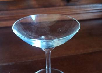 Kieliszek do likieru, przeźroczyste szkło. Śliczne