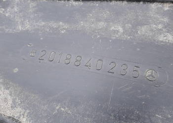 Mercedes 190 W201 nadkole prawe przód  A2018840235