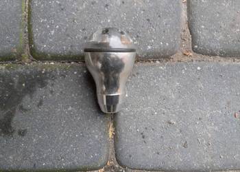 Gałka zmiany biegów metalowa.