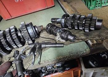 Suzuki RF 600 skrzynia biegów tryb tryby wałek wałki RF600 wodziki wodzik