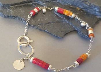 Kolorowa bransoletka ręcznie robiona z czerwonego i pomarańczowego koralu,