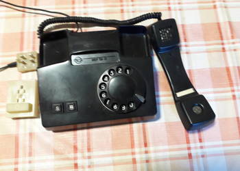 Aparat telefoniczny VEF TA-D, analogowy, z klasyczną obrotową tarczą