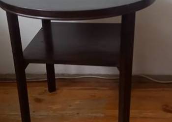 Drewniany stolik kawowy z okrąglym blatem