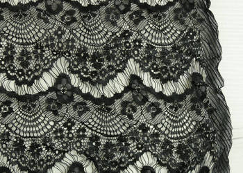 Czarna koronka, kupon materiału - wyprzedaż
