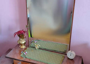 Toaletka z lustrem, kalwaryjska, okres PRL