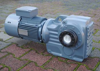 Motoreduktor kątowy 3kw. 78obr./min. z hamulcem. SEW. KH77DT100L-4BMG/HR/TH