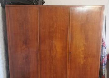Stara szafa na ubrania