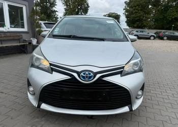 Toyota Yaris 1.5 hybryda automat  2015r