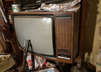 Stary Telewizor Grundig Super - Color 8400TS z wbudowaną grą