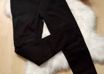 Czarne wąskie spodnie skinny M/L Sinsay