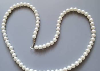 Naszyjnik ze sztucznych pereł