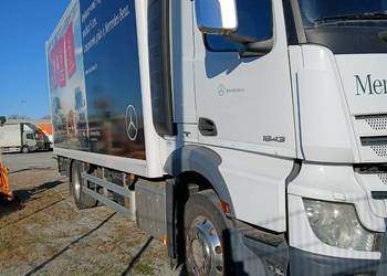 Mercedes 1843 sypialna kabina kontener