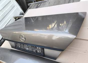 Mercedes W124 tylna klapa bez rdzy w kolor 124