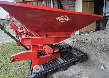 rozsiewacz nawozów KUHN