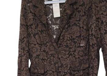 Komplet marynarka ze spodniami z koronki.