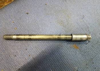 Oś ośka przedniego koła Yamaha Tenere XTZ 660