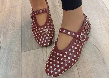 (40) Bordowe, bogato zdobione baleriny wieczorowe z zapięciem, Nowe