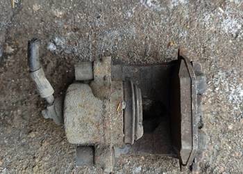 Zacisk hamulca prawy przód Skoda Fabia 1