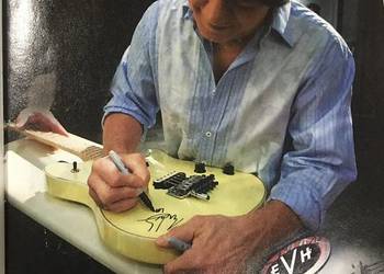 EVH Wolfgang z autografem Eddiego Van Halena, biały z deską klonową 2012 –