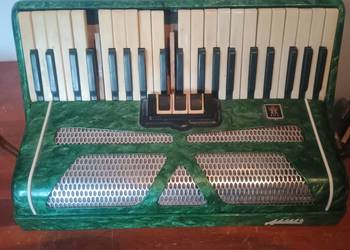 Akordenon Rosyjski 120 bas korpus strona melodyczna