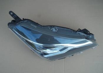 TOYOTA reflektor przód prawa