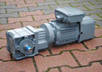 Motoreduktor kątowy 0.37kw. 66obr./min. z hamulcem. Firmy SEW