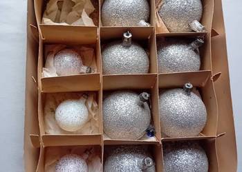 Zestawsrebrnych brokatowych bombek choinkowych, Spółdz. Millenium Kalisz.