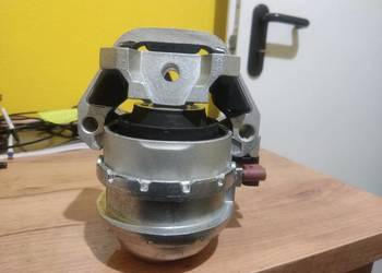 4H0199255T poduszka lewa S6 RS6 C7