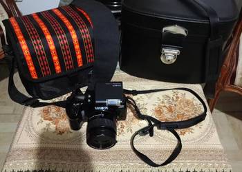 Aparat Lustrzanka Minolta Dynax 3000i z Lampą Torbą i Kuferkiem Vintage