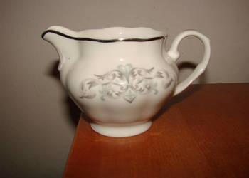 Karolina porcelanowy mlecznik PRL