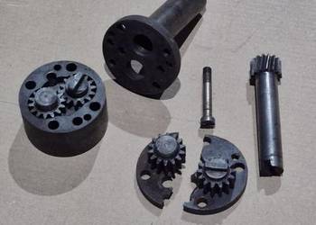 Junak M10 - pompa oleju na części