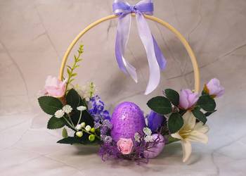 Stroik wielkanocny w odcieniach fioletu