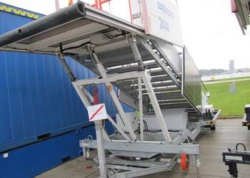 Schody ciągane pasażerskie Self-propelled passenger stairs TS-38D S/N 189