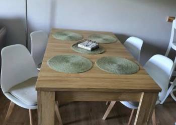 Stół + krzesła + lampa jako komplet