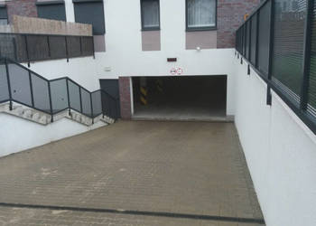 Obniżka 23 tyś.Nowa Cukrownia miejsce postojowe w Garażowcu na pilota.