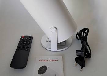 nowy projektor HY300 WI-FI  uszkodzone pudełko